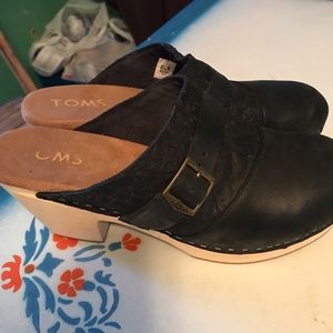 Tom’s  black leather clogs!